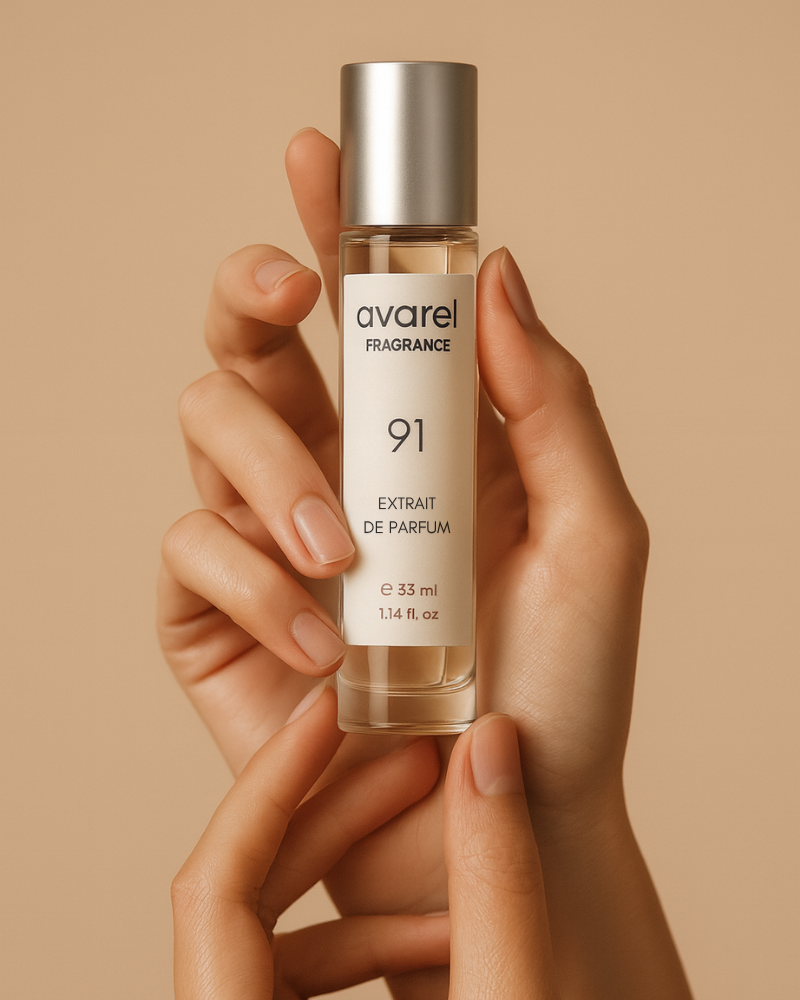 Avarel Duftflakon in der Hand